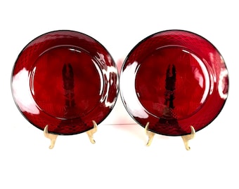 Set aus 2 Vintage Luminarc rubinroten Glas-Speisetellern (25 cm), Frankreich
