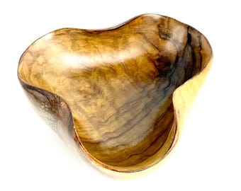 Antyczny mały drewniany, ręcznie rzeźbiony talerz na drobiazgi w kształcie koniczyny z połowy XX wieku