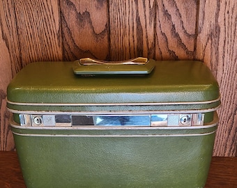Vintage green Samsonite train case.