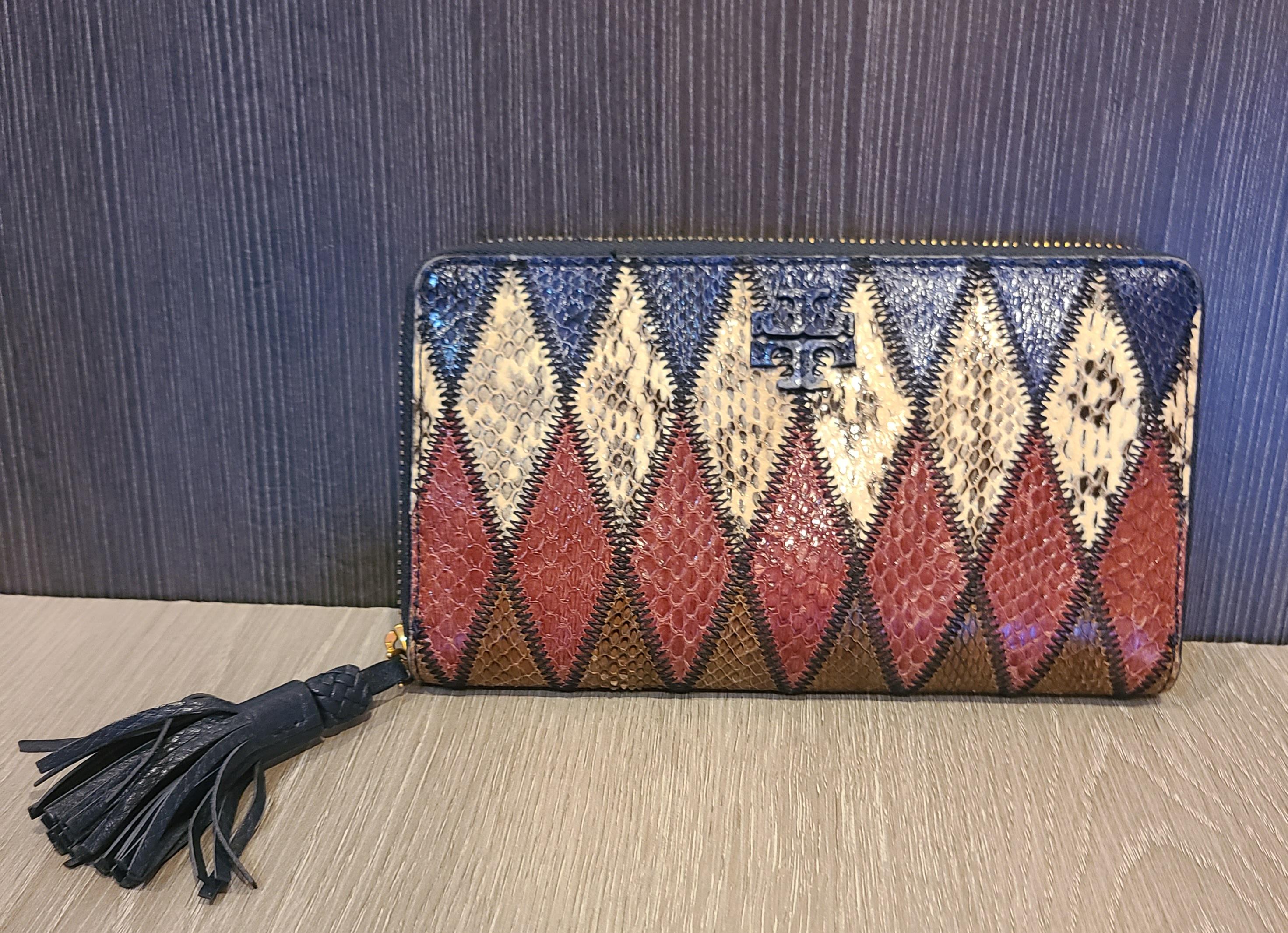 “RARE” Tory Burch Olive (TB) Logo Patterned Sunglasses with Orange Case. Hot List What To Buy This Weekend From Our Ultimate Shopping  main image 2