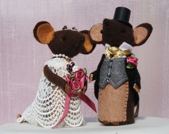 Wedding cake topper felt mice with dusty pink ribbon, Handmade OOAK felt mouse wedding couple, Wedding present ornament felt mouse couple