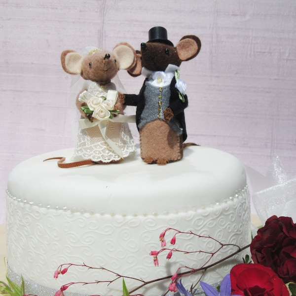 Souris en feutre de gâteau de mariage personnalisable, souris de mariage en feutre OOAK faites à la main, concevez votre propre couple de souris en feutre d'ornement de cadeau de mariage