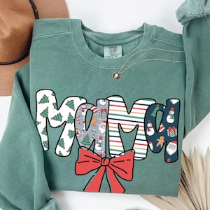 Mama Christmas Shirt Comfort Colors Mama Holiday Tee Gift for Mom Xmas Tshirt Cute Mama Christmas Bow T Shirt for Mama Coquette Sweatshirt