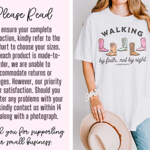 Puede incluir: Camiseta blanca con un gr&aacute;fico de botas de vaquero de colores y el texto "WALKING by faith, not by sight 2 CORINTHIANS 5:7".