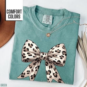 This cheetah print coquette leopard print bow shirt is the perfect gift for a woman.