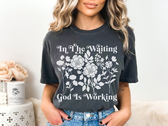 Boho Christian Tshirt Vintage Faith Based T Shirt for Women Comfort Color T-shirt Jesus Apparel Trendy Aesthetic Bible Verse Tee Worship Top