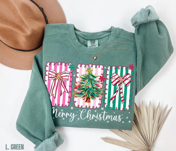 Preppy Christmas Sweatshirt Women Comfort Colors Shirt Coquette Bow Christmas Tree Tshirt Cute Holiday Tee Trendy Xmas Shirt for Teacher Tee