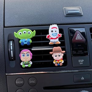 Set Di 4 Sottobicchieri Ufficiali Toy Story 4 - Personaggi Con Citazioni, 10x10 Cm, Confezione Regalo