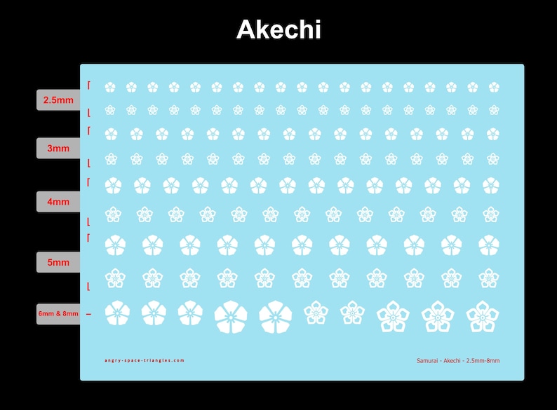Op de afbeelding: Een lichtblauw stickervel met het label Akechi, voorzien van rijen witte bloemvormige iconen in verschillende maten. Het vel bevat labels voor 2,5mm, 3mm, 4mm, 5mm, 6mm en 8mm, met de tekst Samurai - Akechi - 2,5mm-8mm onderaan.