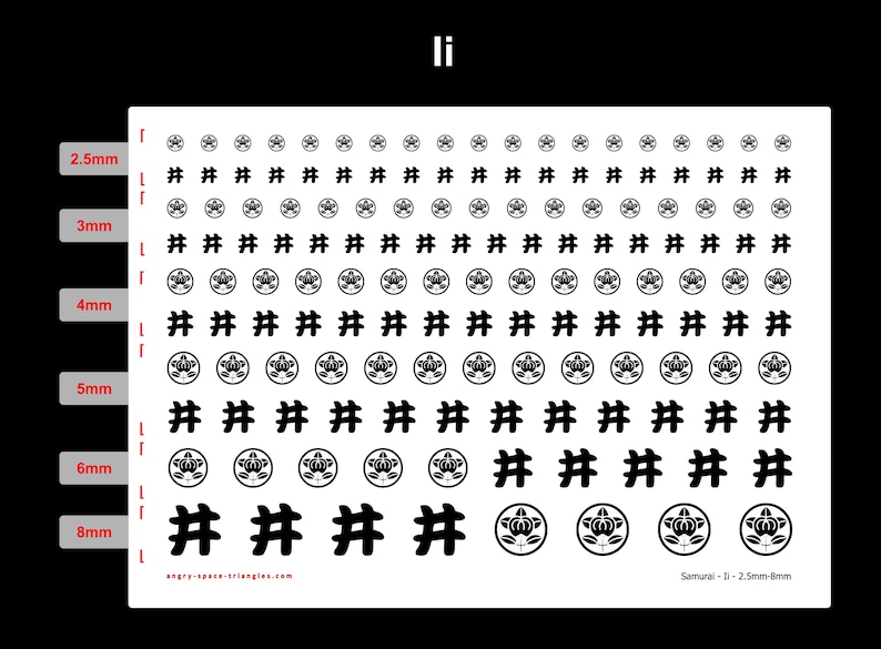 Op de afbeelding: Een wit vel met zwarte stickers met rijen cirkelvormige bloemenemblemen en hashtag-symbolen. Het vel bevat maataanduidingen van 2,5mm tot 8mm, met de tekst "Samurai - Ii - 2.5mm-8mm" en "angry-space-triangles.com" op het vel gedrukt.