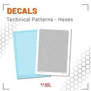 Könnte beinhalten: Zwei rechteckige Abziehbilderbögen mit einem sich wiederholenden Sechseckmuster. Ein Bogen ist hellblau mit weißen Umrissen, der andere ist weiß mit schwarzen Umrissen. Der Text DECALS und Technical Patterns - Hexes steht oben auf dem Bild.