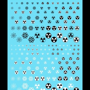Op de afbeelding: Een lichtblauw vel met waterschuifstickers met verschillende maten zwarte en witte atoom- en stralingssymbolen. De tekst "angry-space-triangles.com" en "Fallout - Atomic Symbols 2mm-8mm" staat onderaan het vel gedrukt.