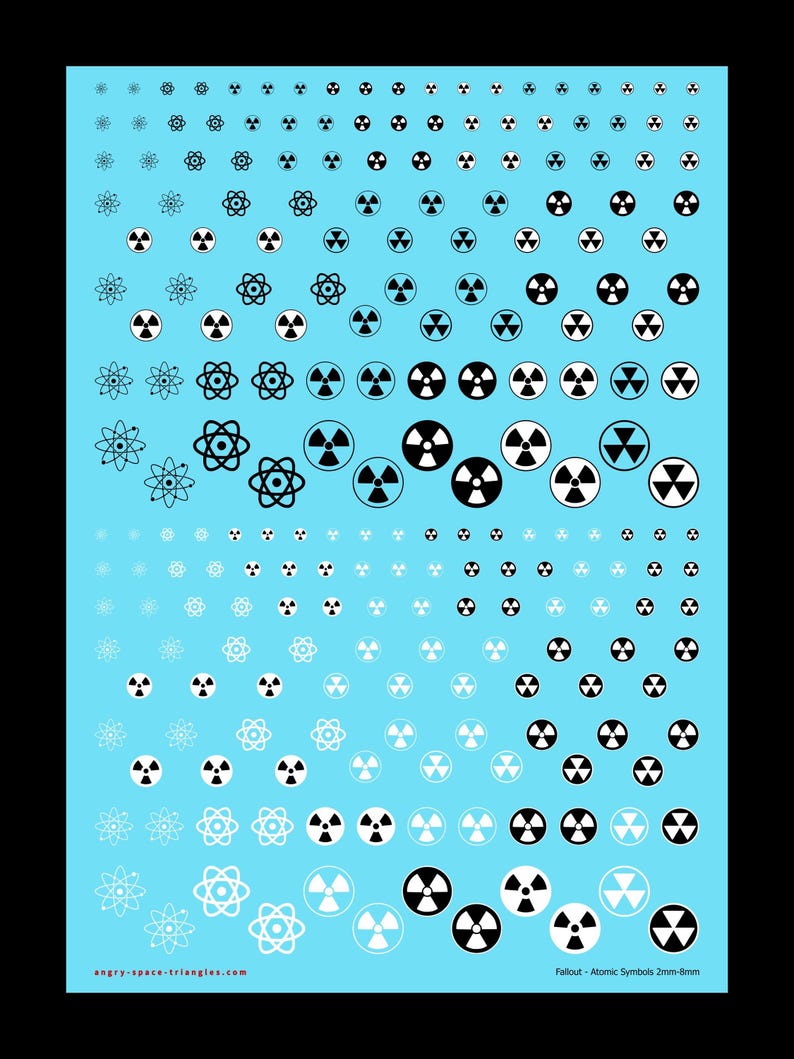 Op de afbeelding: Een lichtblauw vel met waterschuifstickers met verschillende maten zwarte en witte atoom- en stralingssymbolen. De tekst "angry-space-triangles.com" en "Fallout - Atomic Symbols 2mm-8mm" staat onderaan het vel gedrukt.
