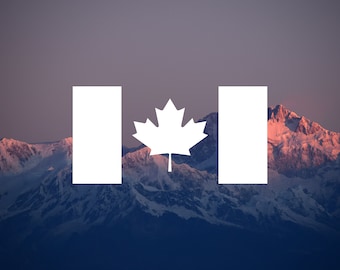 Può includere: Una bandiera canadese bianca con una foglia d'acero rossa sovrapposta su uno sfondo di montagne innevate.