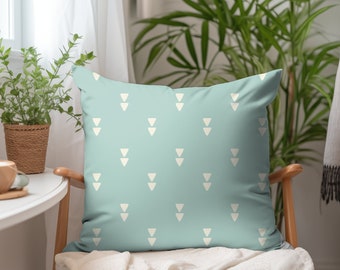 Almofada decorativa triangular moderna na cor verde sálvia.