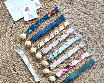 Customizable wooden and silicone pacifier clip