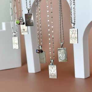 SILBER Tarot Karte Halskette • Zierliche Sternzeichen Anhänger • Beste Freundin Geschenk • Benutzerdefinierte WASSERDICH Astrologie Anhänger • UNISEX Geburtstagsgeschenk