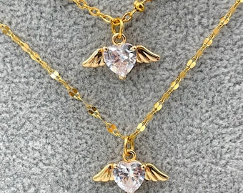 GOLD Engelsflügel Herz Halskette • Handgefertigter Herz Anhänger • Beste Freundin Geschenk • Zierlicher Engelsflügel Schmuck • Himmlisches Geschenk für die Liebsten