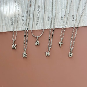 Colar personalizado com letras de bolhas em prata 3D • Presente para mães • Joia minimalista com nome • Pingente de balão com inicial • Presente de aniversário para ela