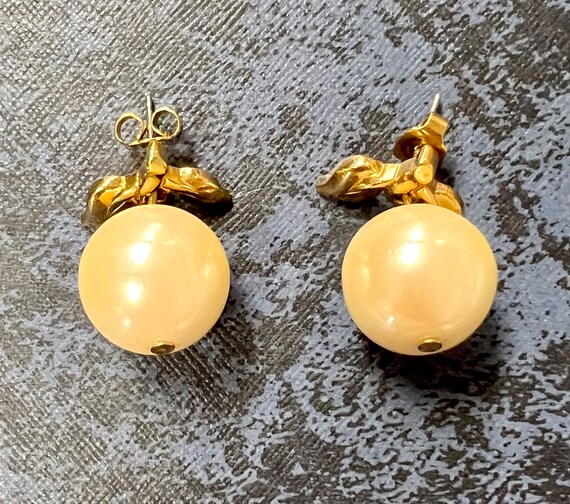 Vintage Avon Pearl Earrings - image 3