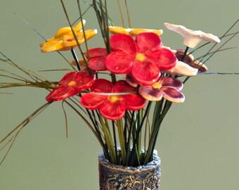 Schöne Blumen aus Ton/Keramik, Anemonen, grüner Stiel