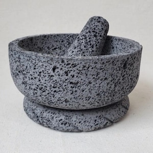 Cuenco de reloj de arena y mortero - Piedra volcánica - Diámetro de 8 pulgadas - Molcajete mexicano auténtico