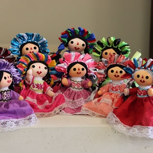 土人形デザイン　南米　メキシコ  約20cm 伝統的なメキシコ人形。メキシコ人形。手作りの典型的な人形