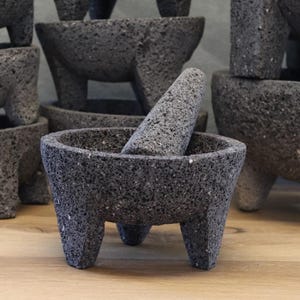 Cuenco y mortero de piedra volcánica de 23 cm - Molcajete mexicano auténtico