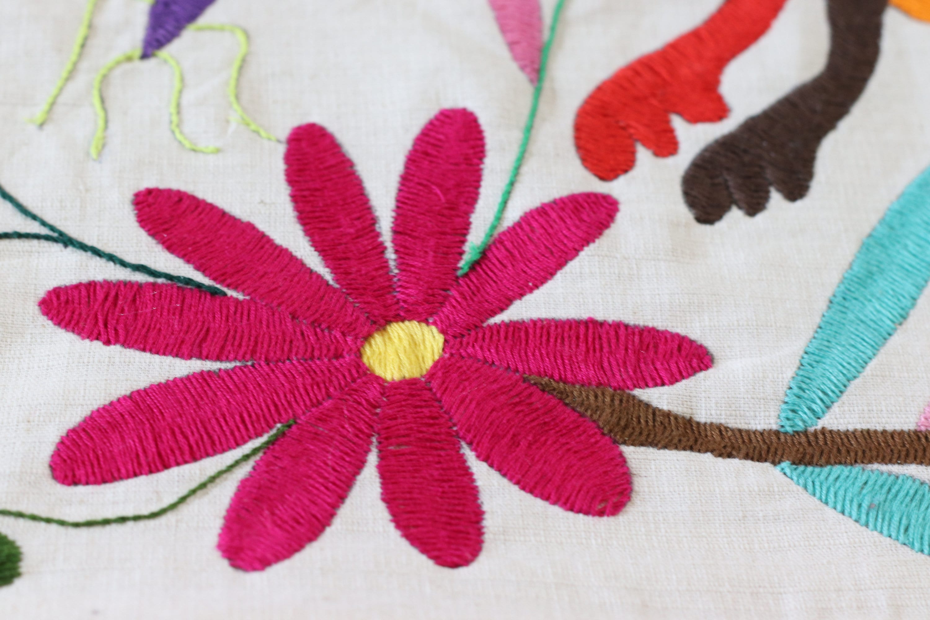 手刺繍のオトミ枕カバー：本物のメキシコテナンゴアート、16インチ×16