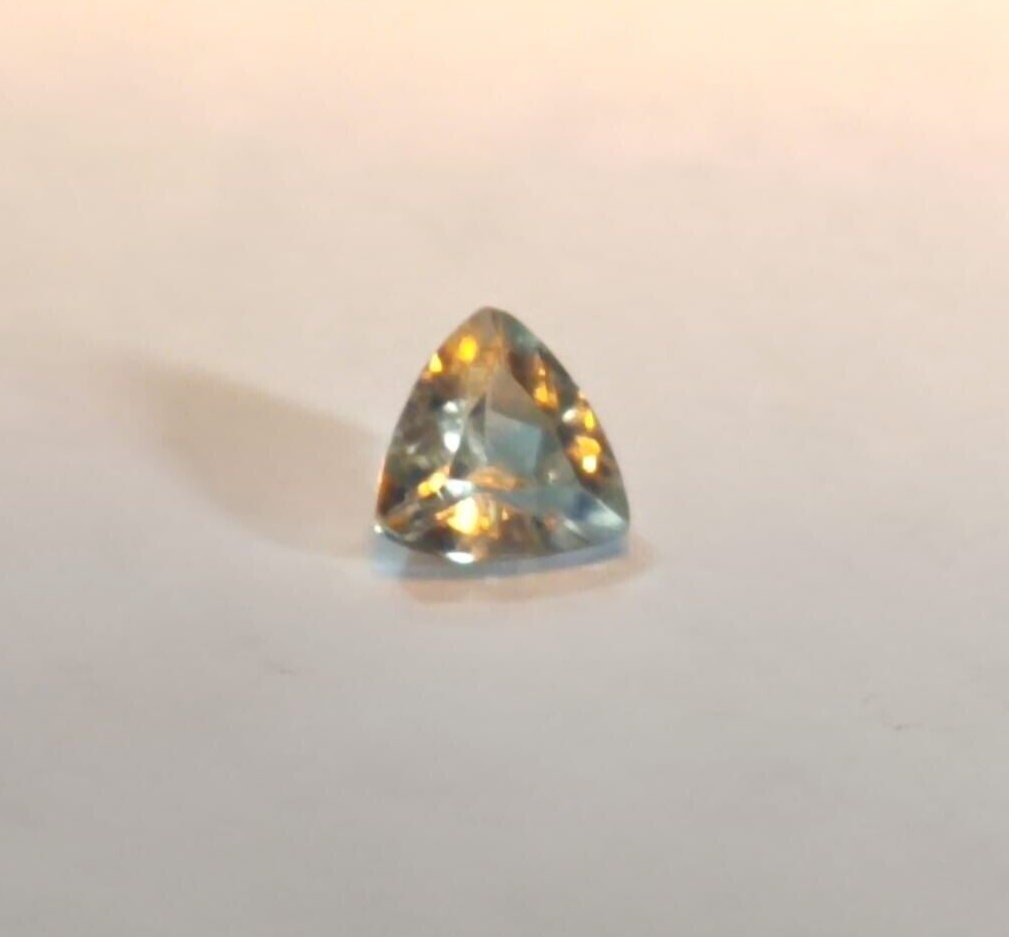 Ciondolo in Zultanite naturale da 113,30 ct, 7 colori, in argento 925 Ciondolo in Zultanite naturale da 113,30 ct, 7 colori, in argento 925
