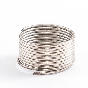 Filo a memoria di forma: anelli per dita dei piedi in acciaio al carbonio, diametro 1/2 pollice, calibro 24, forniture per la creazione di gioielli fai da te (10 anelli) *SCORTE LIMITATE*