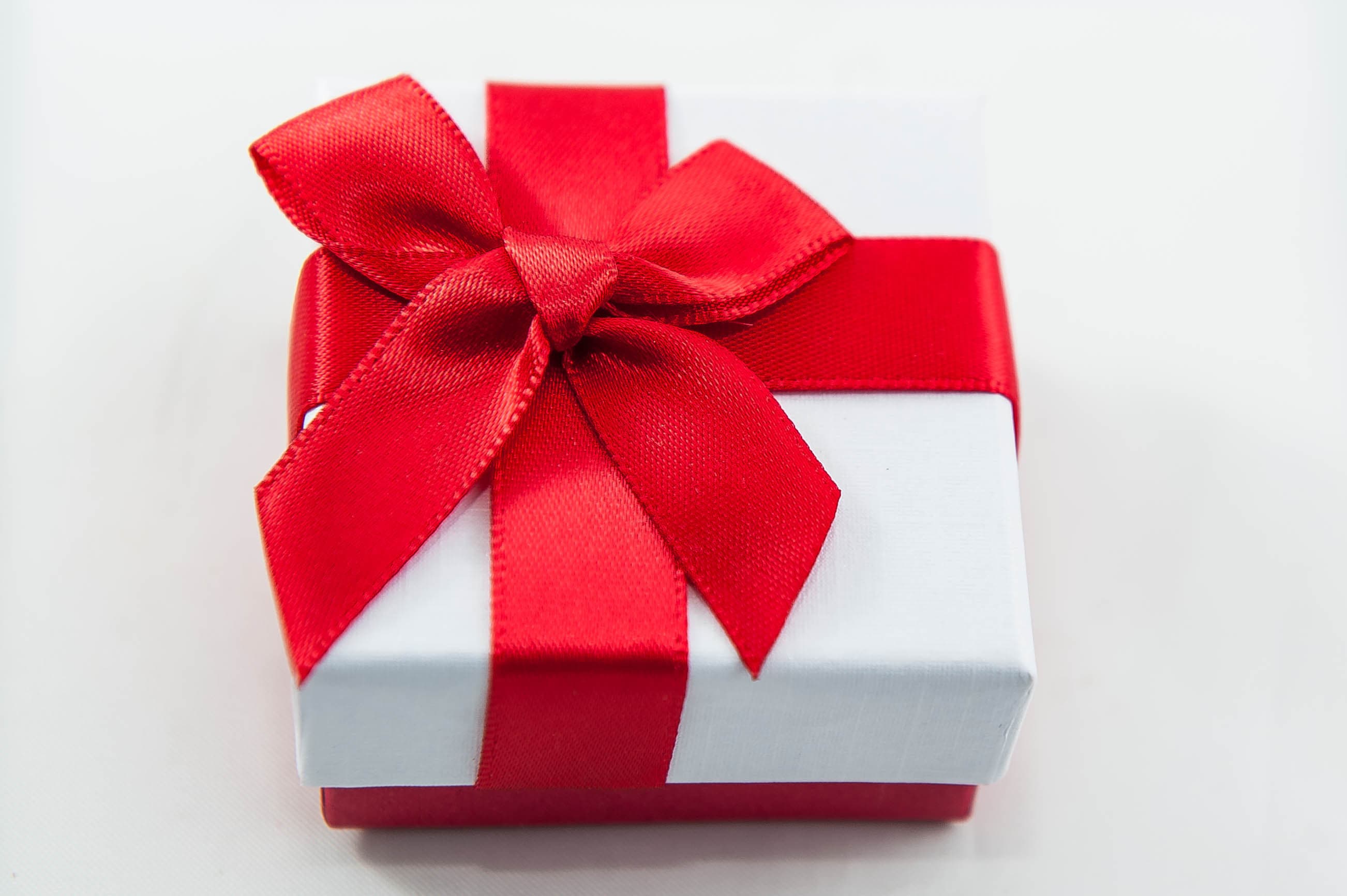 White Gift Box with Red Ribbon & Bow, 1x1-7/8x1-7/8 inch Square, Reversible Black or White Velveteen Foam Pad for Jewelry Presentation