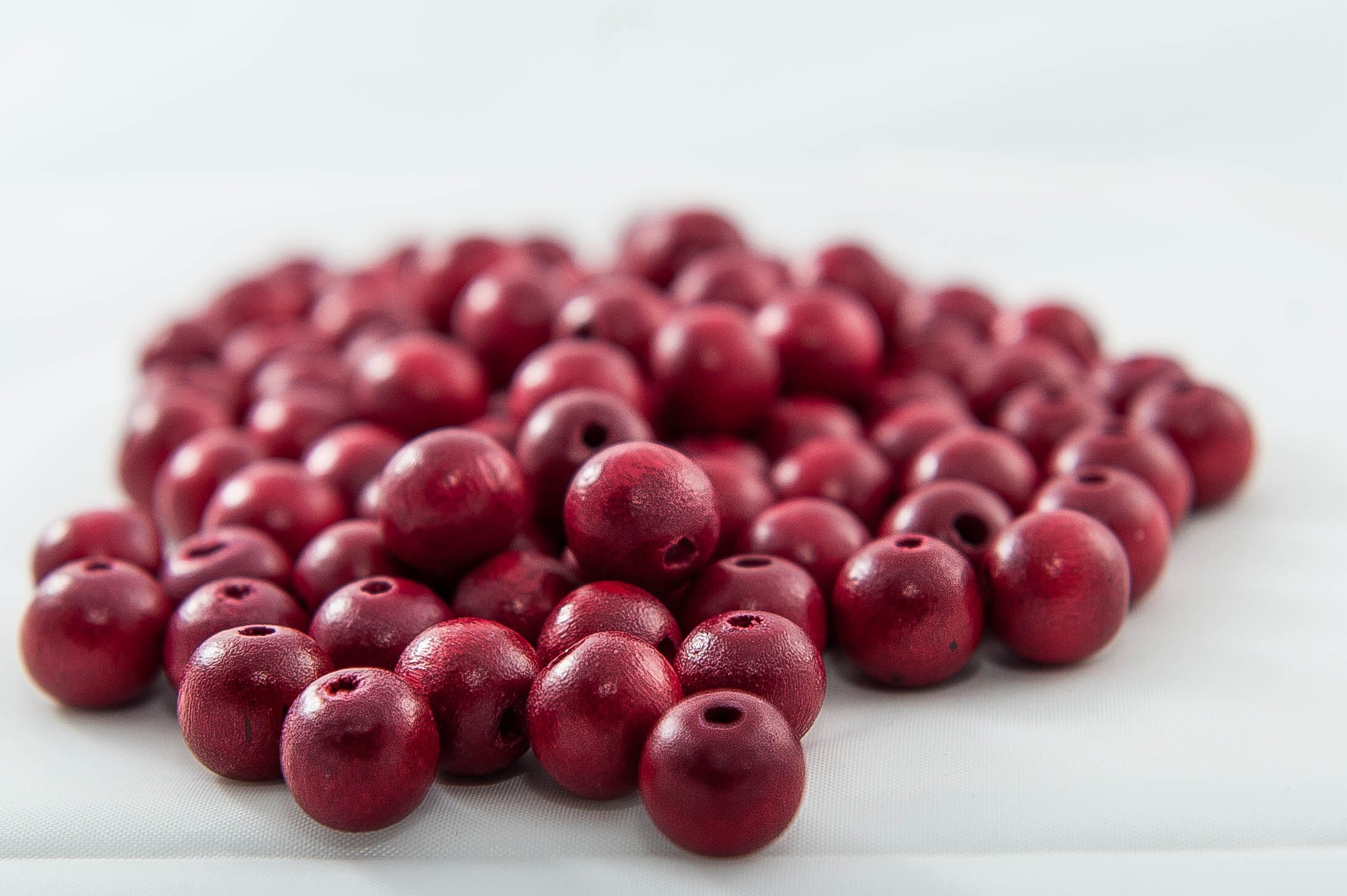 Perles en bois de fromage taïwanais rouge : 10 x 10 mm rond, trou 2 mm (85 pièces)