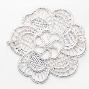 Focale grande fleur avec détails fins, acier finition argentée, 52 x 52 mm, 1 unité