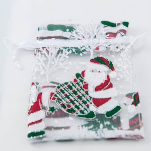Bolsa de regalo de organza transparente, diseño de Papá Noel con detalles de purpurina plateada, 4-3/4 x 3-1/2 pulgadas, cierre con cordón, 1 unidad