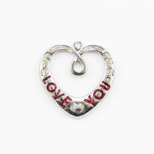 Colgante de corazón abierto, dice "Te amo", plata con esmalte rojo y transparente y detalles de brillo, 28 x 27 mm, 1 unidad