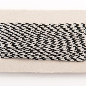 2 mm nylon koord, zwart en metallic zilver, rond, sterk/flexibel, te gebruiken voor kumihimo- en Chinese knoopprojecten, 25 voet