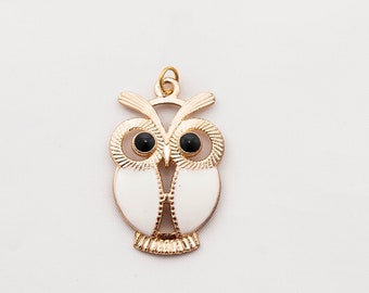 Pendentif hibou, or avec émail blanc et noir