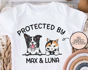 Baby-Dusche-Geschenk, geschützt durch Hund Onesie®, benutzerdefinierte Haustier Onesie®, personalisierte Hund Name Onesie®, Baby-Geschenk, benutzerdefinierte Katze Baby Onesie®