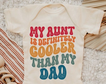 Meine Tante ist auf jeden Fall cooler als mein Dad Onesie®, Retro Tante Onesie®, Tante Geschenk, Tante Lustige Onesie®, Babypartygeschenk, Retro lustiges Baby