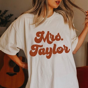 Mrs. Bride T- Shirt, Glitter Bride Shirt, Comfort Colors Bride T-Shirt, Custom Name T- shirt, Retro Bride Shirt, Groovy, Bride Gift