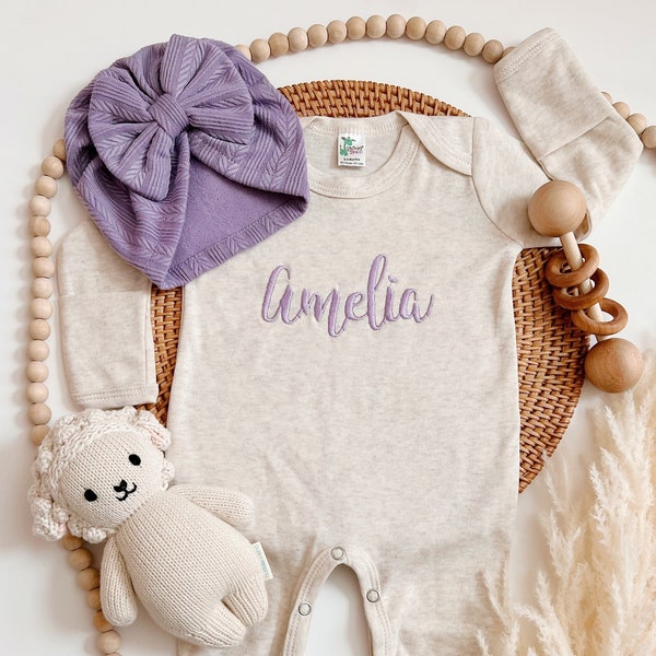 Geborduurde gepersonaliseerde paarse romper, babymeisje Coming Home Outfit, Baby Romper Hat Set, Kraamcadeau,