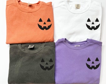 Felpa Jack-O-Lantern Comfort Colors® ricamata, Felpa ricamata di Halloween, Felpa zucca di Halloween, Maglione della stagione spettrale
