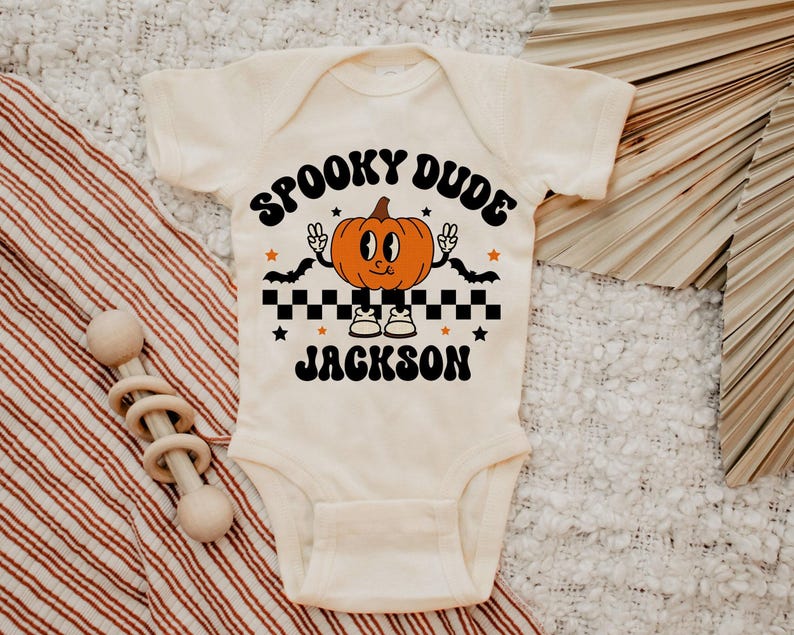 Mono de Halloween personalizado, mono de tipo espeluznante, mono retro de Halloween para niño, regalo de Halloween para recién nacido, mono de calabaza adorable, Halloween para bebé imagen 1