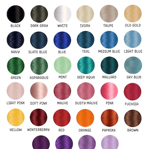 Puede incluir: Una carta de colores que muestra opciones de color de hilo. La carta incluye una variedad de colores, como negro, blanco, azul, verde, rosa y amarillo. Cada color est&aacute; representado por una muestra circular con el nombre del color debajo. El texto "THREAD COLOR OPTIONS" est&aacute; en la parte superior.