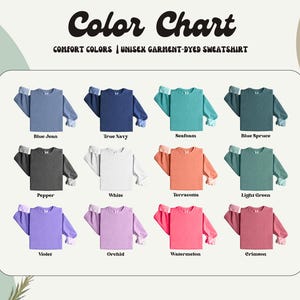 Puede incluir: Una carta de colores muestra sudaderas unisex te&ntilde;idas con diferentes colores. Los colores incluyen azul vaquero, azul marino, espuma de mar, abeto azul, pimienta, blanco, terracota, verde claro, violeta, orqu&iacute;dea, sand&iacute;a y carmes&iacute;.