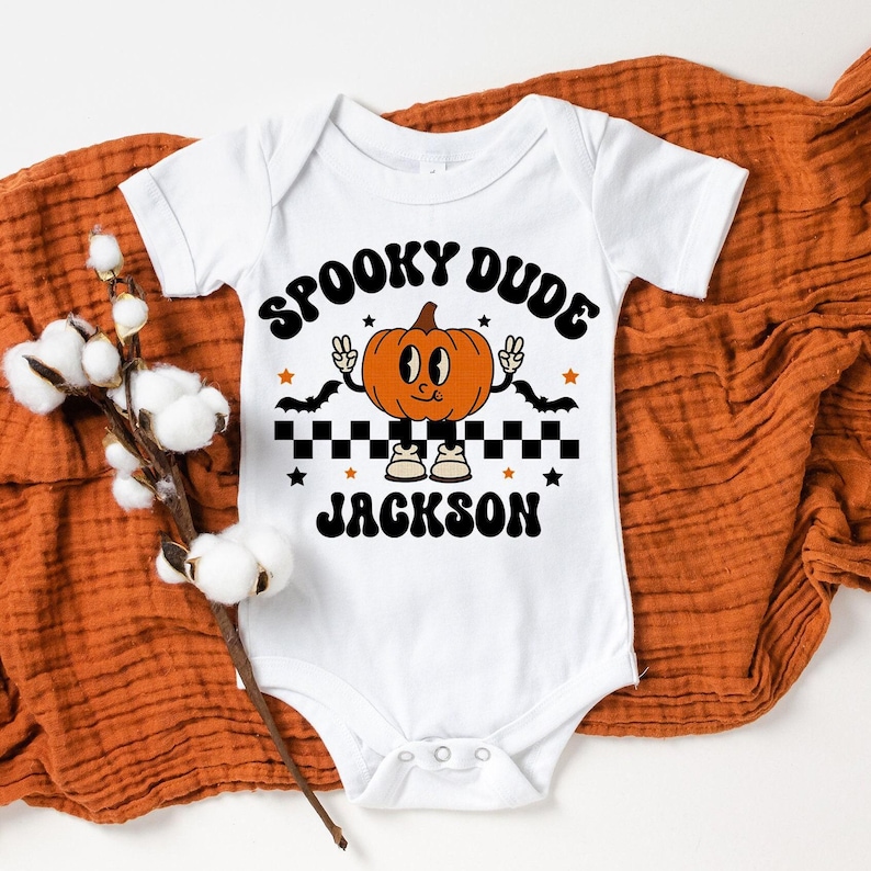 Mono de Halloween personalizado, mono de tipo espeluznante, mono retro de Halloween para niño, regalo de Halloween para recién nacido, mono de calabaza adorable, Halloween para bebé imagen 2