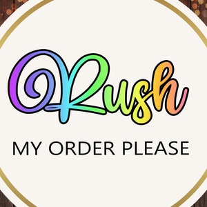Puede incluir: Un círculo blanco con un borde dorado, que presenta el texto "@Rush MY ORDER PLEASE" en una fuente de degradado arcoíris.