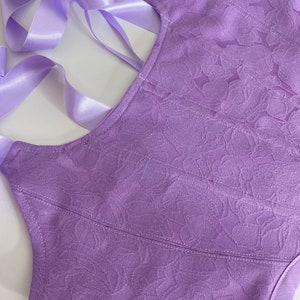 Haut corset en brocart brodé bouton de rose violet lilas / haut corset de style victorien / haut bustier lavande / haut corset lavande / image 3