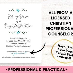 Pu&ograve; includere: Un quaderno bianco e blu intitolato "Ridurre lo stress come una mamma cristiana impegnata". Il quaderno &egrave; un quaderno personale per migliorare la salute mentale, la crescita spirituale e le relazioni familiari cristiane. &Egrave; di Jessica Hayes, LPC, LMFT e il ministero di Love Your People Well. Il testo "TUTTO DA UN COUNSELOR PROFESSIONALE CRISTIANO LICENZIATO" &egrave; in testo nero su sfondo bianco. Il testo "Host del podcast Love Your People Well!" &egrave; in testo nero su un cerchio dorato.